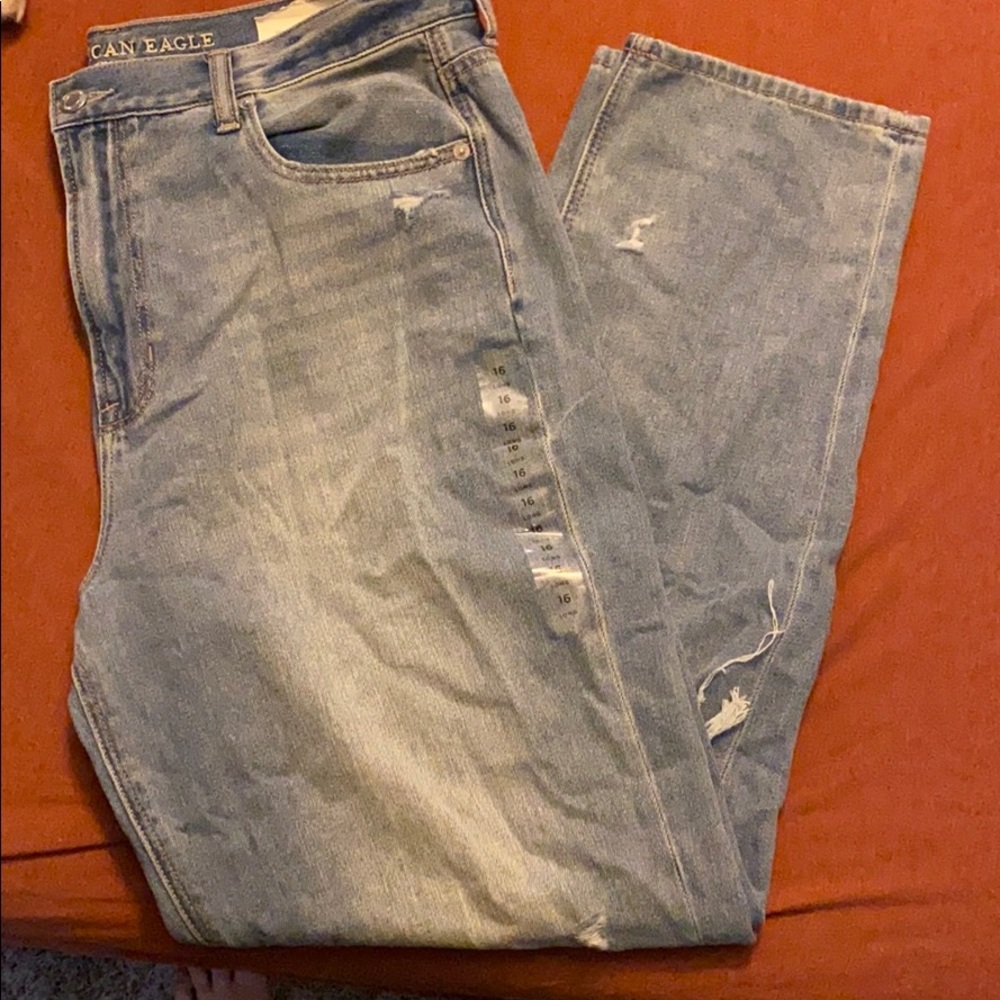 Distressed mom jean